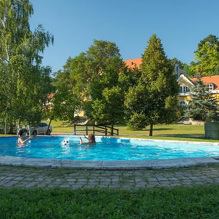 호텔 Cseri Kastelyszallo Tótvázsony