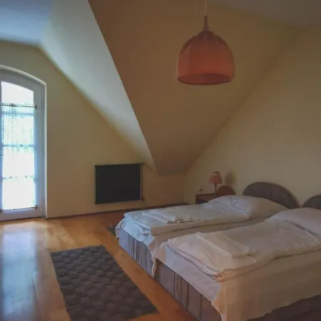 Cseri Kastelyszallo 3*