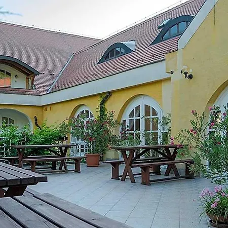 Cseri Vendeghaz Hotel Tótvázsony