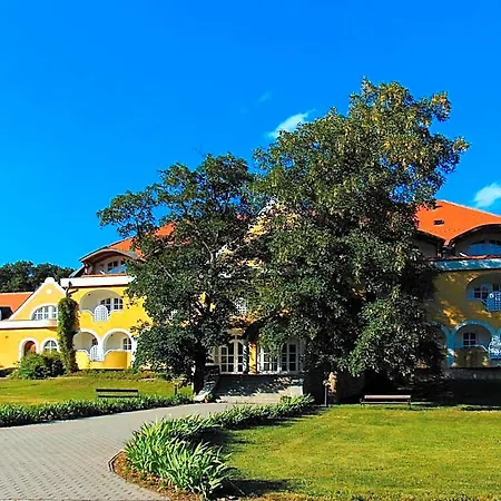 Hotel Cseri Vendeghaz 3*