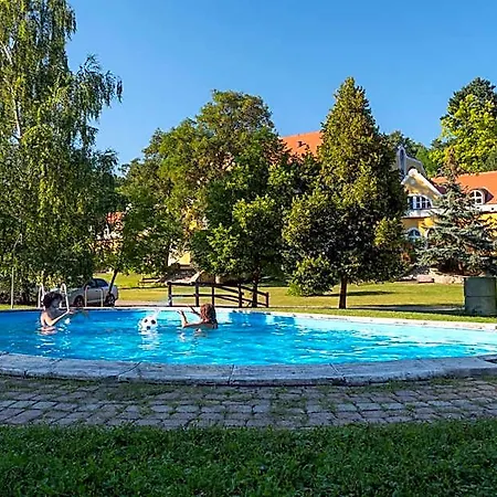Cseri Vendeghaz Tótvázsony