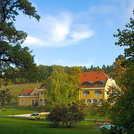 Cseri Vendeghaz Hotel 3*