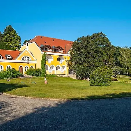 Cseri Vendeghaz Hotel