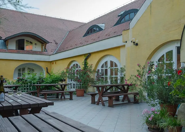 Cseri Vendeghaz 3* Totvazsony